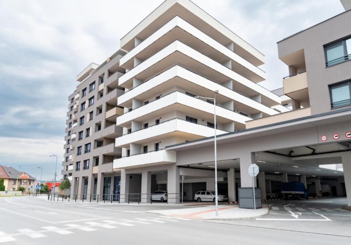 Apartman Iman With Privat Garage Parking Free Leilighet Košice Eksteriør bilde